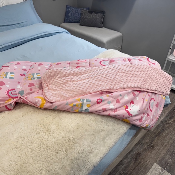 Kids roll in bed with pillow - Picture 3 of 3